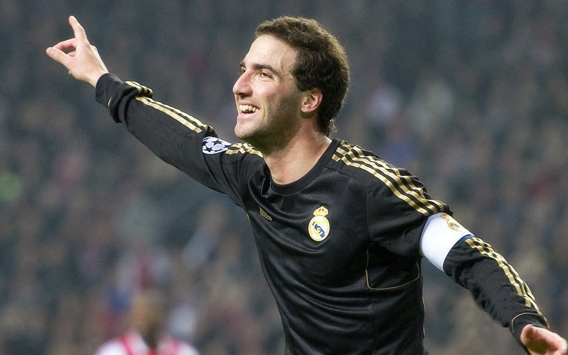 爱游戏体育在线-法甲激烈争夺，专家细讲战术创新如何在比赛中取得突破，战术创新的方法有哪些